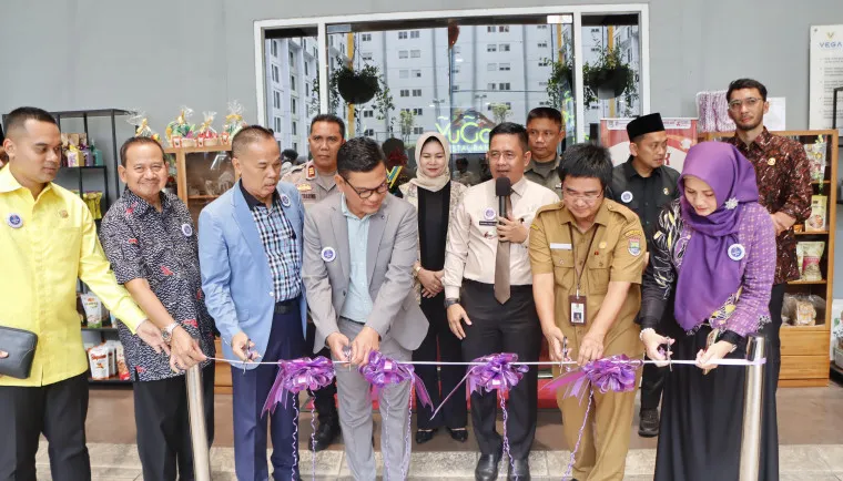 Peresmian Pojok UMKM Kelapa Dua oleh Dadang Sudrajat