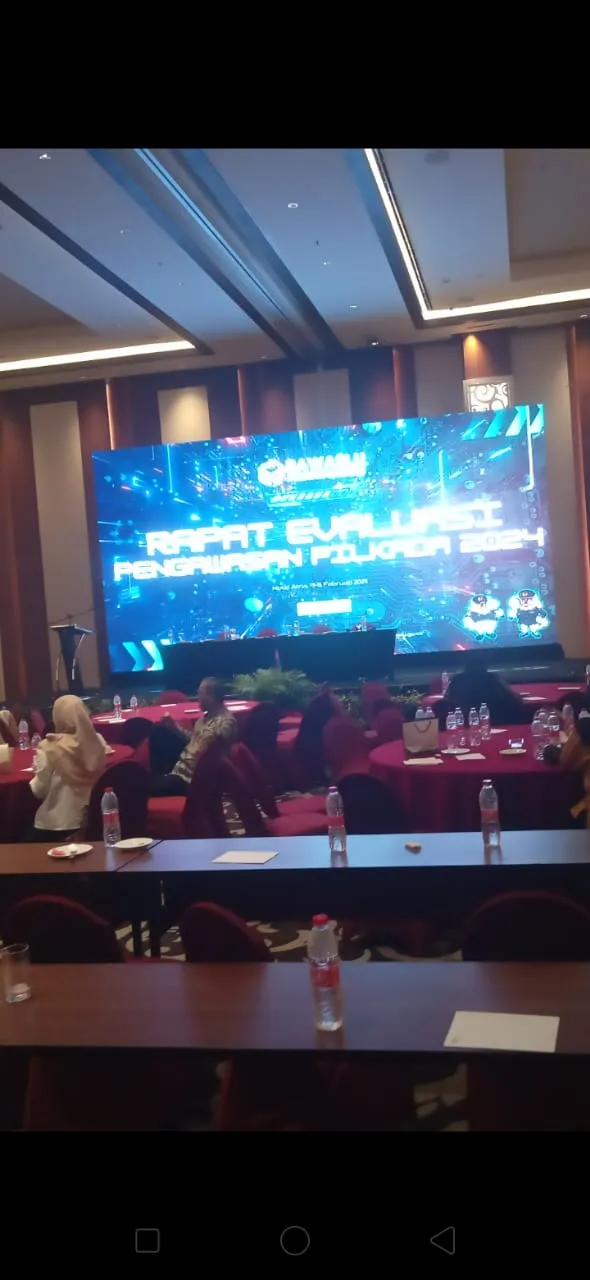 Ketua Bawaslu Kabupaten Tangerang Muslik memberikan sambutan dalam Rapat Evaluasi Pengawasan Pilkada 2024 di Hotel Atria Gading Serpong.