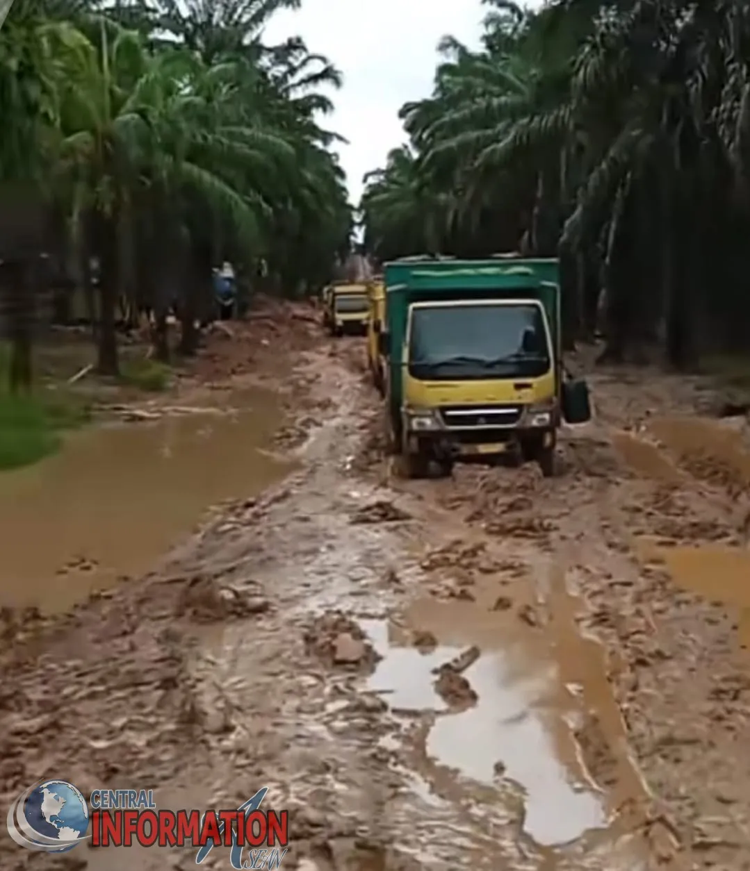 Mobil tangki minyak ilegal tanpa stiker Petro Muba di Kecamatan Keluang